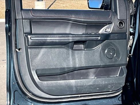 Used 2022 Ford Expedition Limited AWD/4WD image 23
