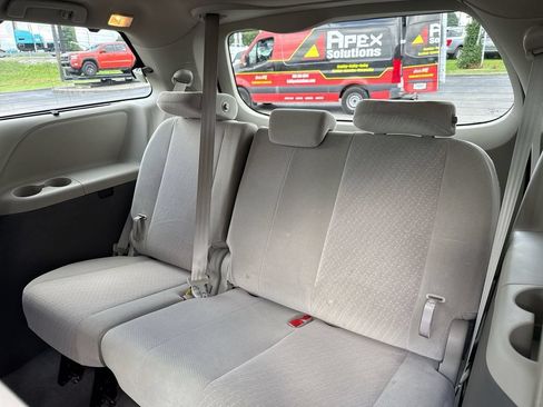 Used 2020 Toyota Sienna LE AWD/4WD image 11