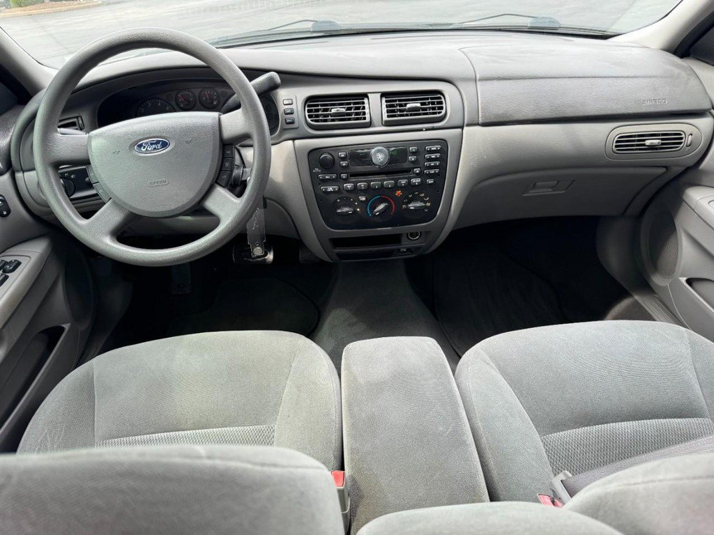 Used 2004 Ford Taurus SE FWD image 11