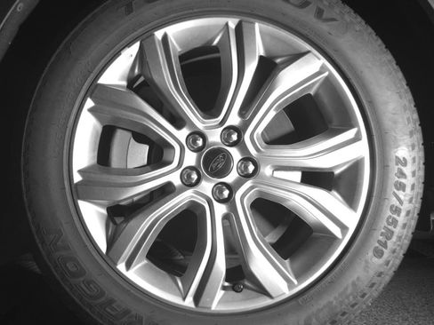 Used 2024 Ford Edge Titanium AWD/4WD image 10