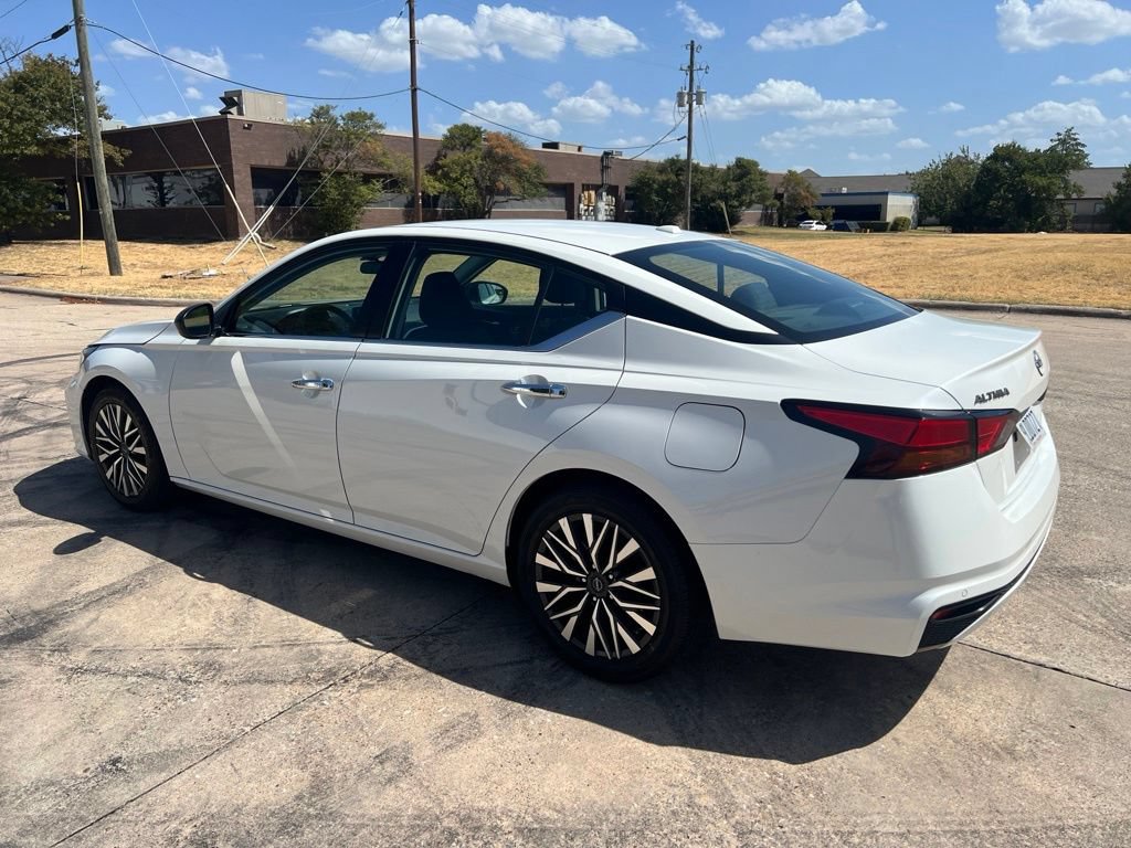 Used 2024 Nissan Altima 2.5 SV FWD image 9