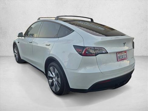 Used 2020 Tesla Model Y Long Range image 8