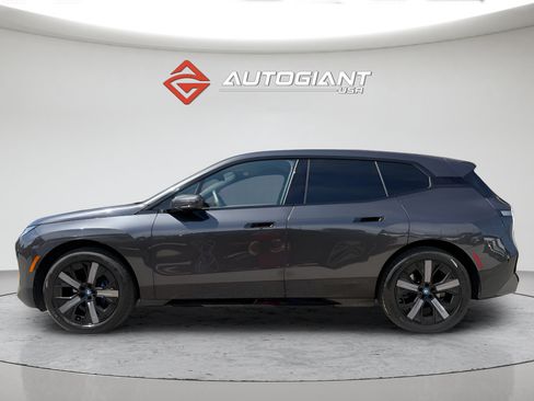 Used 2024 BMW iX xDrive50 w/ Sport Package AWD/4WD image 6