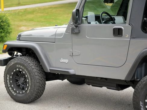 Used 2004 Jeep Wrangler 4WD w/ 30" Tire & Wheel Group image 21