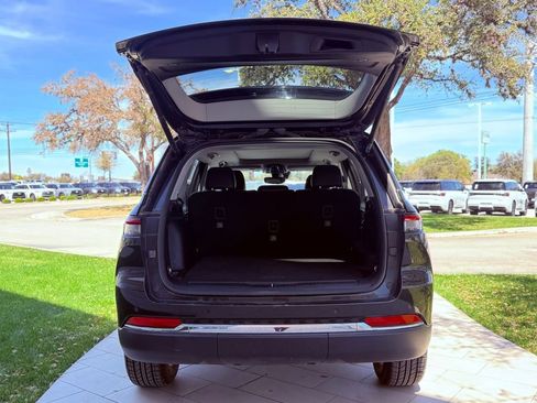 Used 2024 Jeep Grand Cherokee Limited image 33