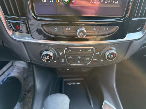 Used 2023 Chevrolet Traverse LT image 15