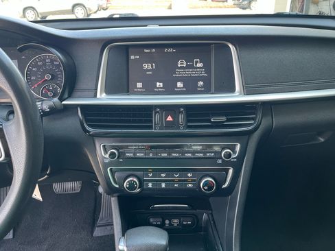 Used 2020 Kia Optima LX image 28