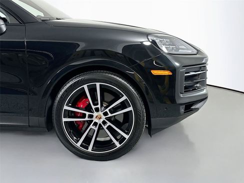 Certified 2025 Porsche Cayenne S AWD/4WD image 14