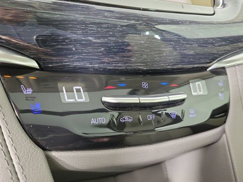 Used 2024 Cadillac XT6 Premium Luxury w/ Technology Package FWD image 29