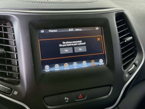 Used 2019 Jeep Cherokee Latitude Plus w/ Comfort/Convenience Group AWD/4WD image 30