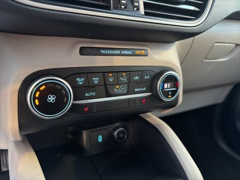 Used 2020 Ford Escape SE image 27