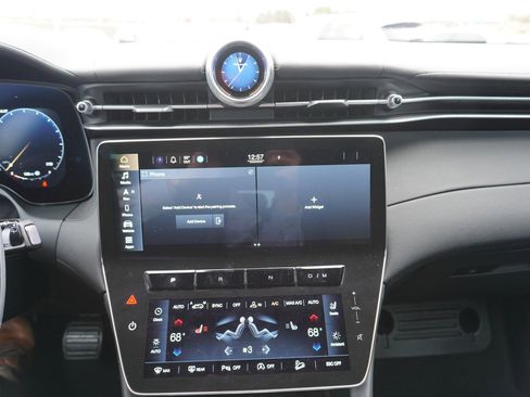 Used 2024 Maserati Grecale GT image 21