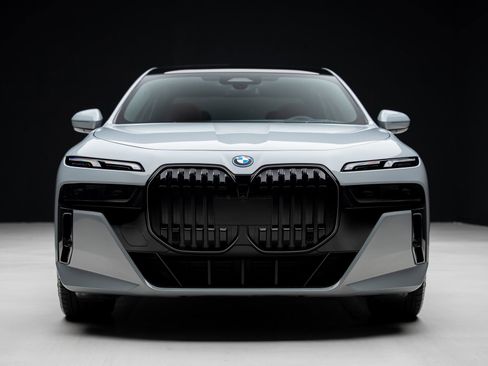 Used 2024 BMW i7 xDrive60 w/ M Sport Package RWD image 8
