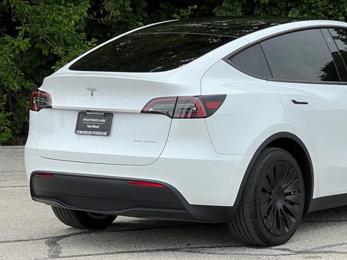 Used 2023 Tesla Model Y Long Range AWD/4WD image 10