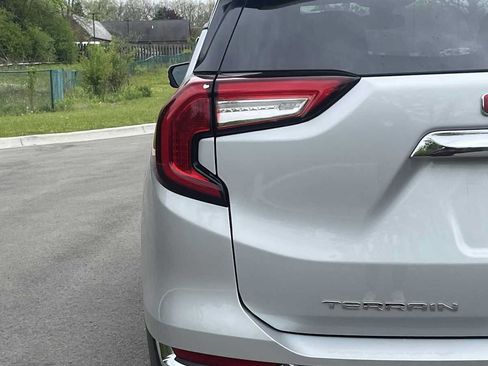 Used 2022 GMC Terrain SLT w/ Infotainment Package II AWD/4WD image 17