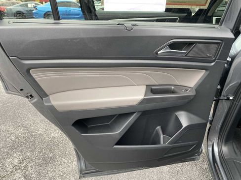 Used 2022 Volkswagen Atlas SEL Premium image 31