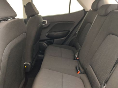 Used 2022 Hyundai Venue SE FWD image 18
