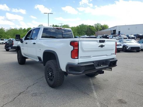 New 2026 Chevrolet Silverado 2500 ZR2 AWD/4WD image 3
