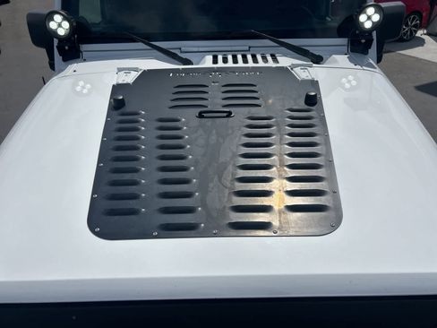 Used 2012 Jeep Wrangler Unlimited Sport image 16