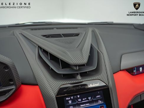 Used 2024 Lamborghini Revuelto image 33