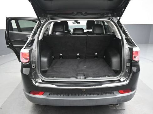 Used 2018 Jeep Compass Latitude FWD image 13