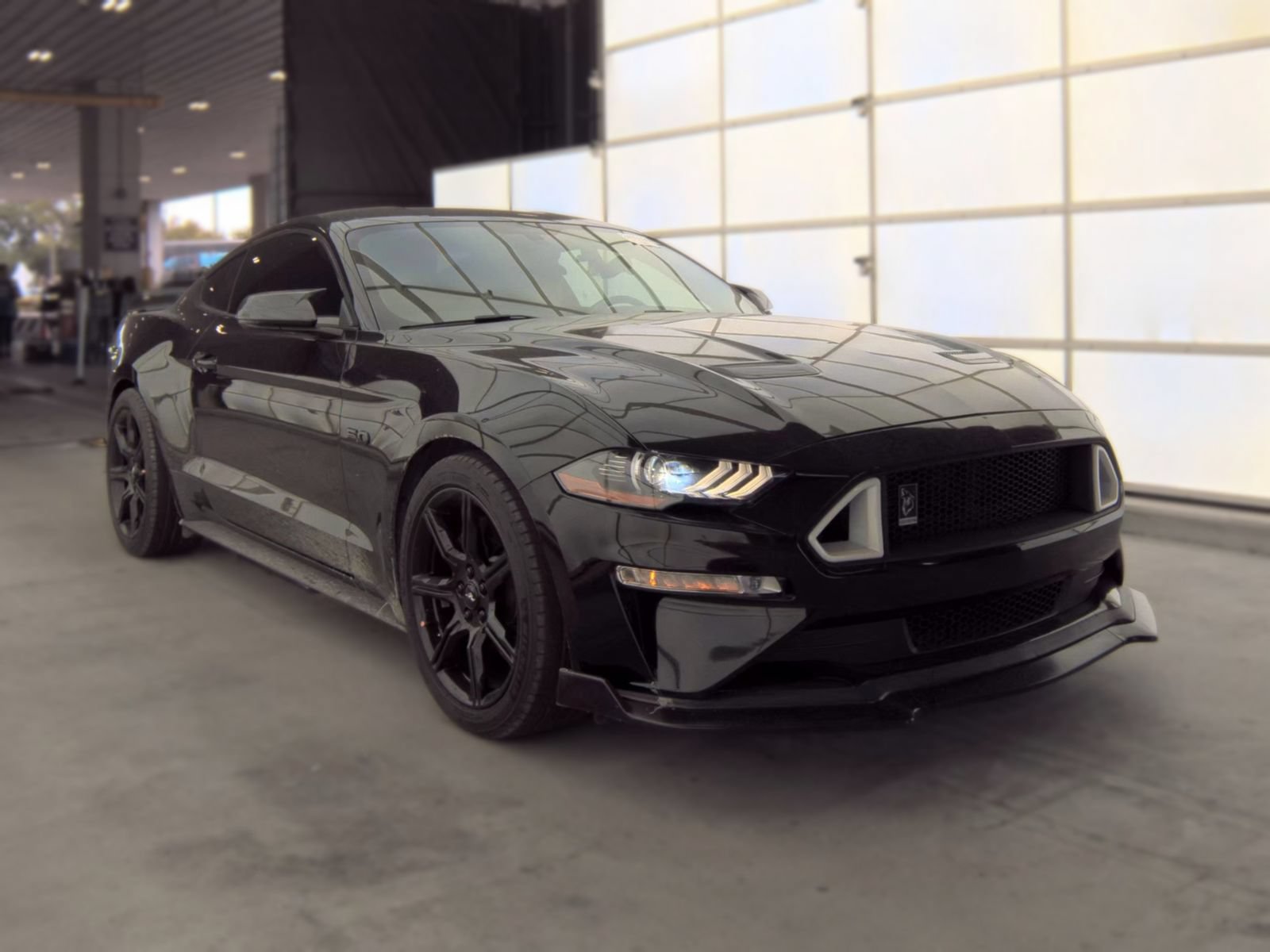 Used 2018 Ford Mustang GT Premium w/ Black Accent Package RWD image 4