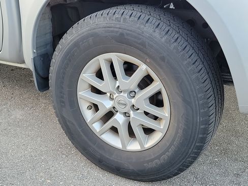 Used 2019 Nissan Frontier SV image 9