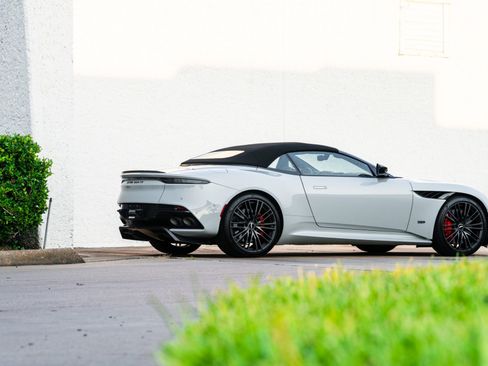 Used 2023 Aston Martin DBS Volante image 9