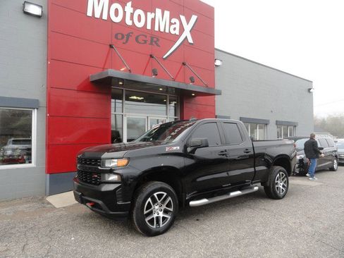 Used 2019 Chevrolet Silverado 1500 Custom Trail Boss w/ Custom Convenience Package AWD/4WD image 1