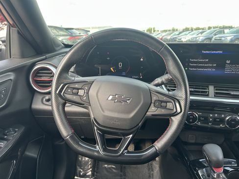 Used 2024 Chevrolet Trax RS w/ Sunroof Package image 10