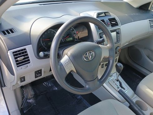 Used 2013 Toyota Corolla LE image 11