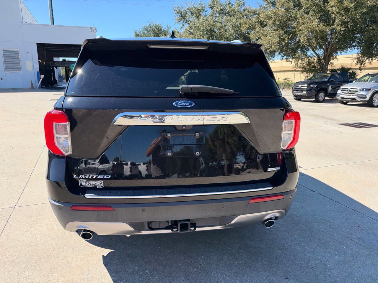 Used 2020 Ford Explorer Limited w/ Class III Trailer Tow Package AWD/4WD image 4