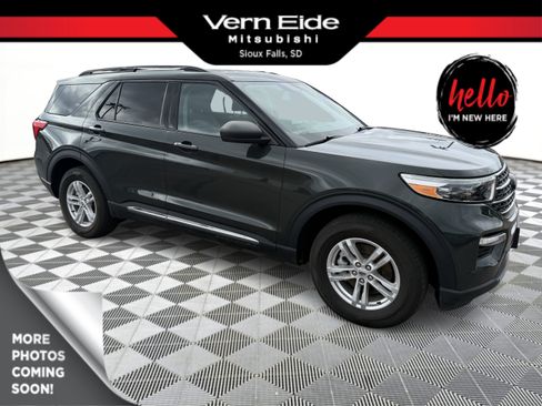 Used 2024 Ford Explorer XLT w/ Equipment Group 202A AWD/4WD image 1