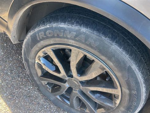 Used 2020 Nissan Rogue Sport SV w/ Technology Package image 5