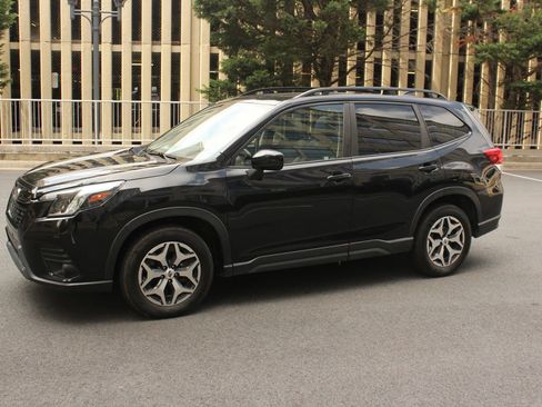 Used 2023 Subaru Forester Premium AWD/4WD image 13