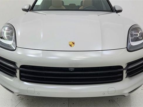 Used 2022 Porsche Cayenne image 8