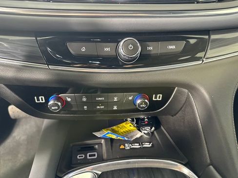 Used 2023 Buick Enclave Essence image 23