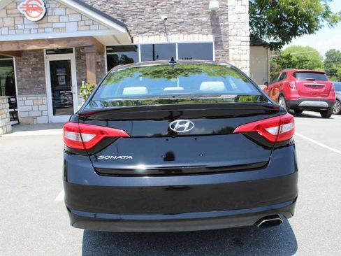 Used 2015 Hyundai Sonata SE w/ Option Group 09 FWD image 6
