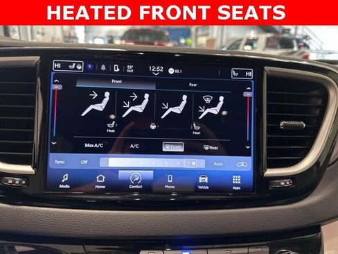 Used 2024 Chrysler Pacifica Touring-L image 24