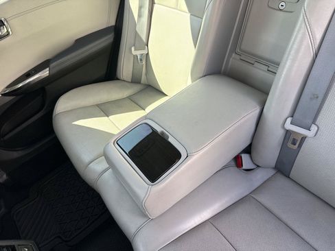 Used 2014 Toyota Avalon Limited w/ Technology Package FWD image 19