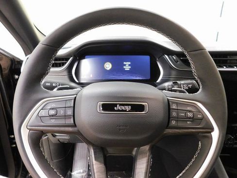 New 2025 Jeep Grand Cherokee Limited w/ Black Appearance Package image 6