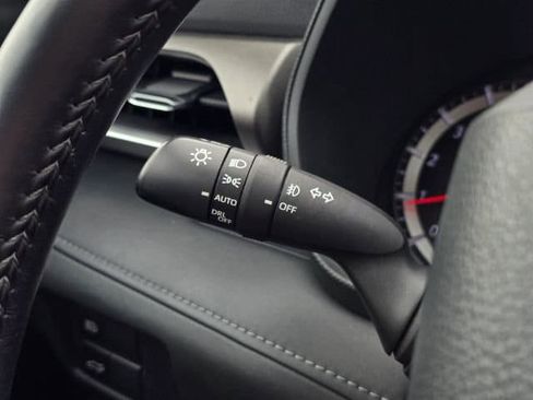 Used 2022 Toyota Highlander LE AWD/4WD image 29
