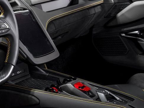 Used 2025 Lamborghini Revuelto image 21