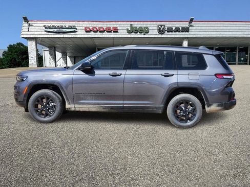 New 2025 Jeep Grand Cherokee L Laredo image 3