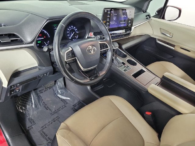 Used 2021 Toyota Sienna XLE FWD image 18