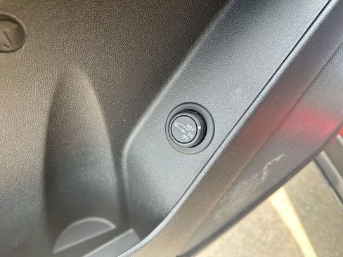 Used 2024 Chevrolet Equinox LT FWD image 47