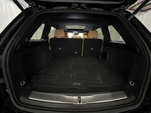 Used 2022 Jeep Grand Cherokee Summit AWD/4WD image 36