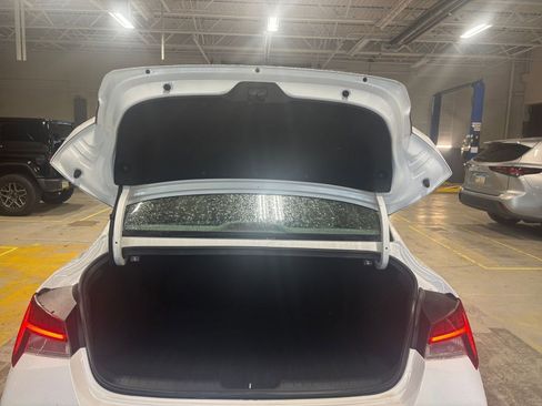 Used 2025 Hyundai Elantra SEL FWD image 33