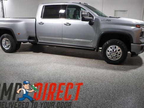 Used 2024 Chevrolet Silverado 3500 High Country w/ High Country Premium Package AWD/4WD image 6