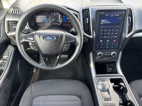 Used 2023 Ford Edge SE w/ Black Appearance Package image 3